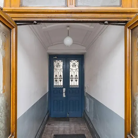 Designed Spacious Flat With 2 Bedroms And Balcony * プラハ