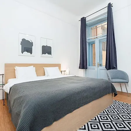 Appartamento Designed Spacious Flat With 2 Bedroms And Balcony *