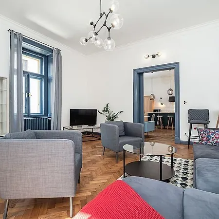 דירה Designed Spacious Flat With 2 Bedroms And Balcony פראג