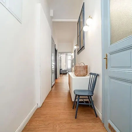 Designed Spacious Flat With 2 Bedroms And Balcony Apartamento