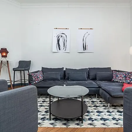 Appartamento Designed Spacious Flat With 2 Bedroms And Balcony *