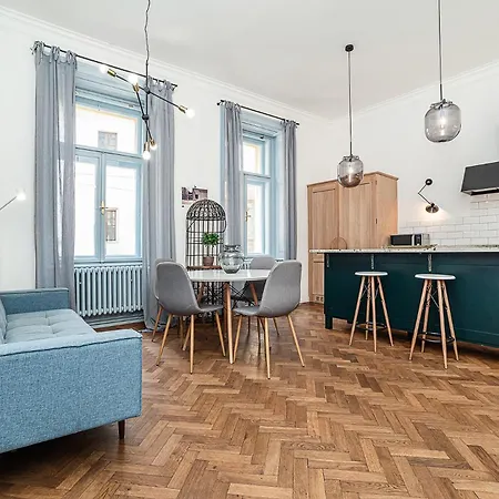 Designed Spacious Flat With 2 Bedroms And Balcony Praga