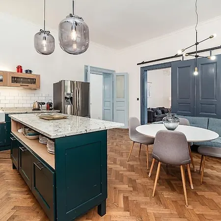 Daire Designed Spacious Flat With 2 Bedroms And Balcony
