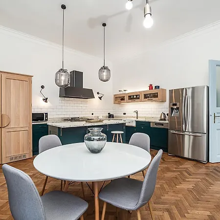Daire Designed Spacious Flat With 2 Bedroms And Balcony