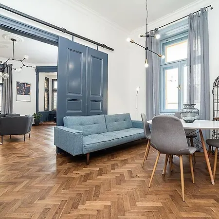 شقة Designed Spacious Flat With 2 Bedroms And Balcony براغ